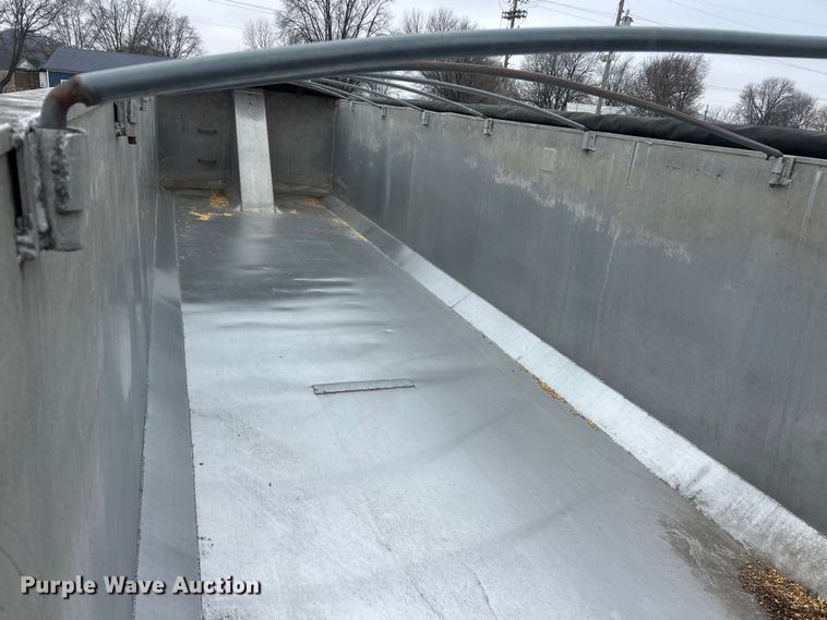 image for item ET6788 1980 Mate end dump trailer