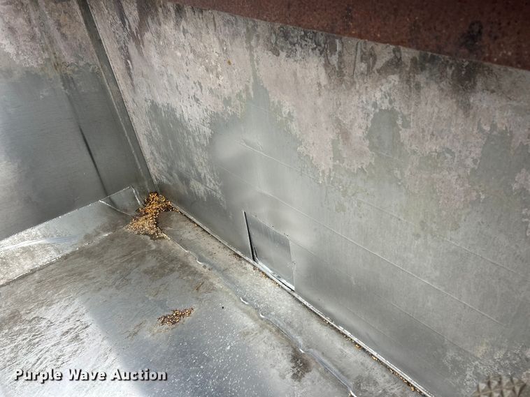 image for item ET6788 1980 Mate end dump trailer