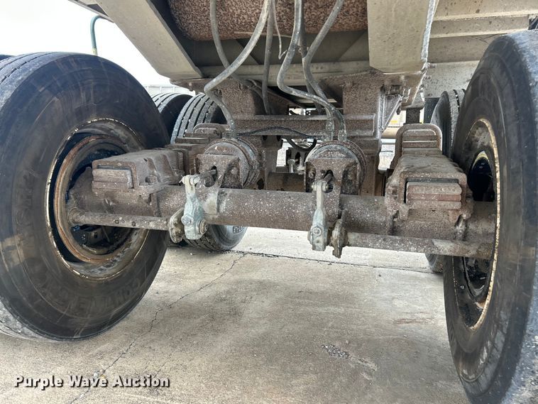 image for item ET6788 1980 Mate end dump trailer