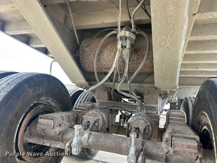 image for item ET6788 1980 Mate end dump trailer