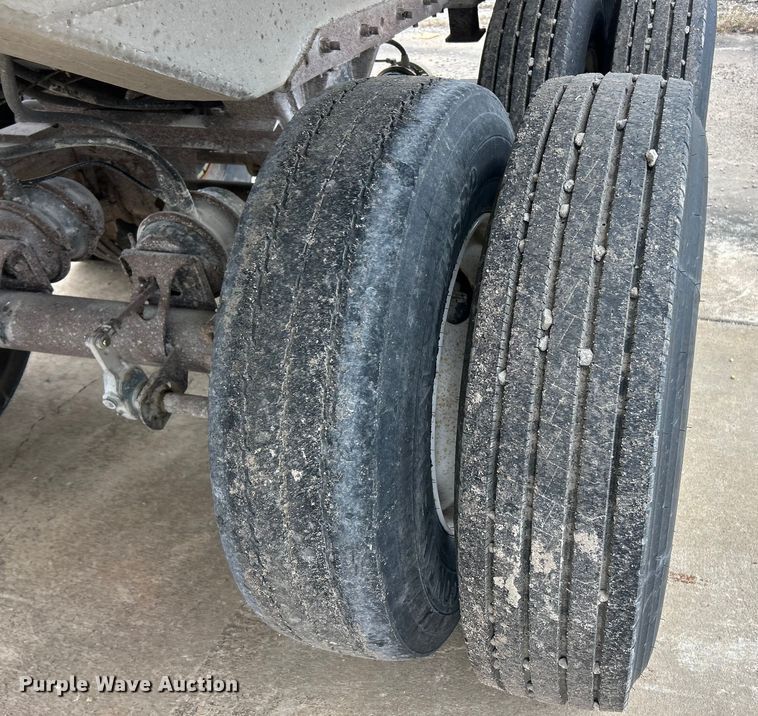 image for item ET6788 1980 Mate end dump trailer