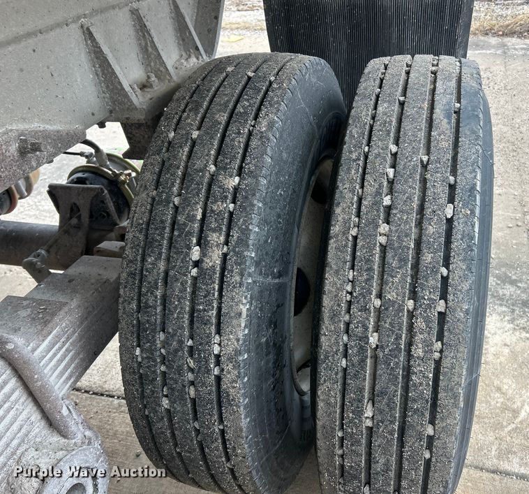 image for item ET6788 1980 Mate end dump trailer