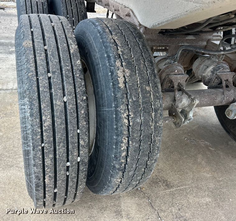 image for item ET6788 1980 Mate end dump trailer