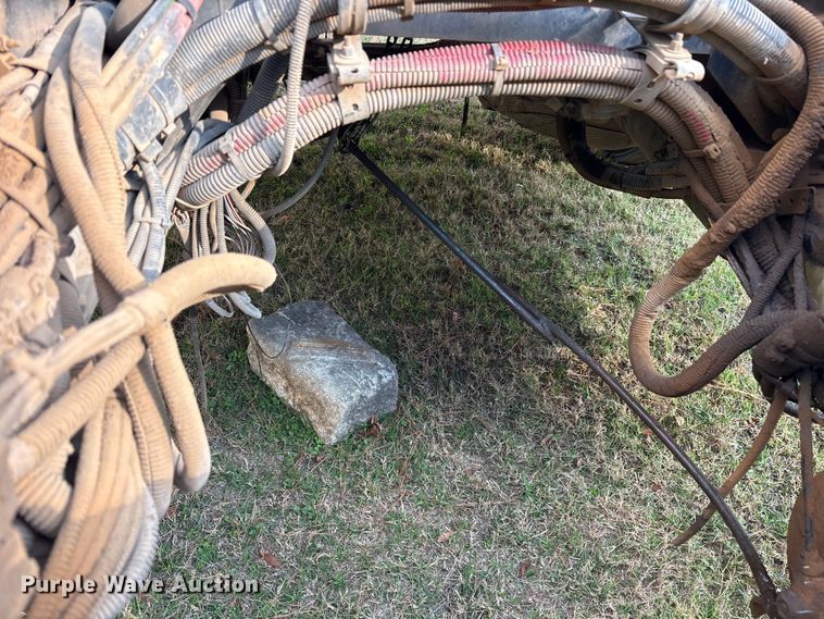 image for item ET7309 2016 Peterbilt 348 truck cab and chassis