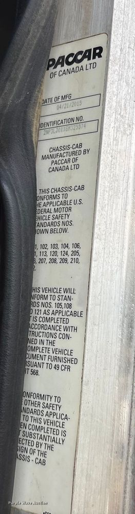 image for item ET7309 2016 Peterbilt 348 truck cab and chassis