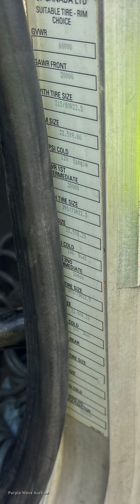 image for item ET7309 2016 Peterbilt 348 truck cab and chassis