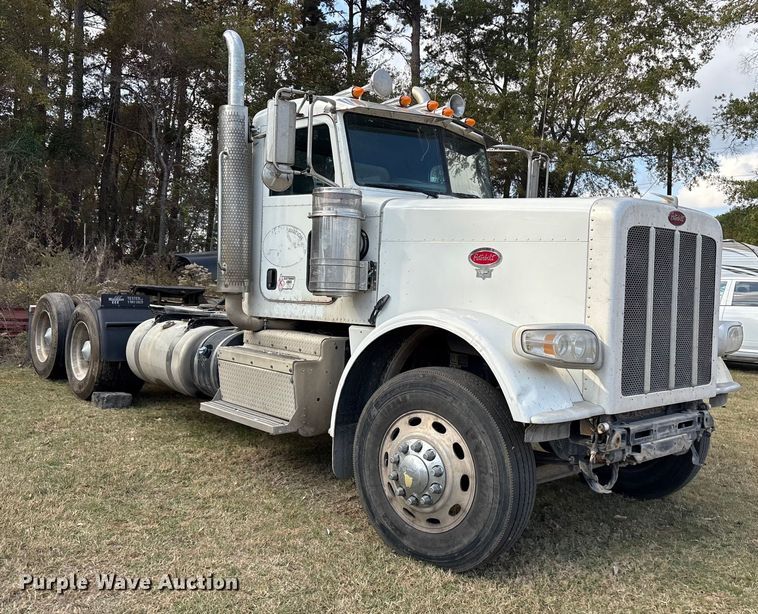 image for item ET7310 2015 Peterbilt 389 semi truck