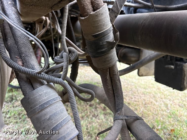 image for item ET7310 2015 Peterbilt 389 semi truck