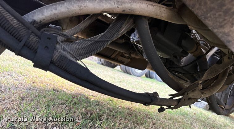 image for item ET7310 2015 Peterbilt 389 semi truck