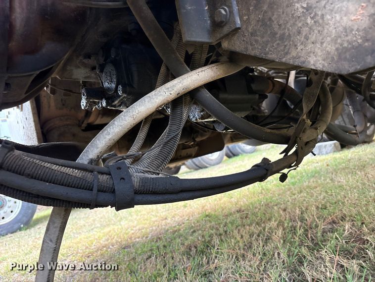 image for item ET7310 2015 Peterbilt 389 semi truck