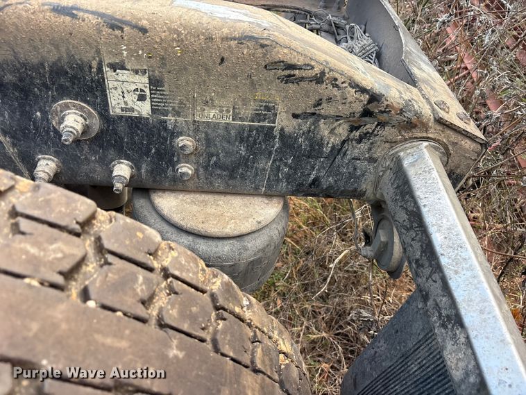 image for item ET7310 2015 Peterbilt 389 semi truck