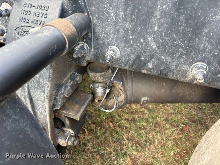 image for item ET7310 2015 Peterbilt 389 semi truck