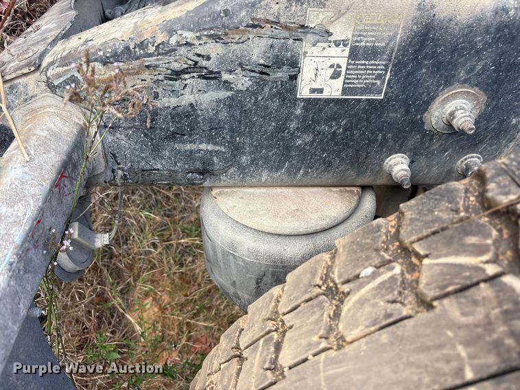 image for item ET7310 2015 Peterbilt 389 semi truck