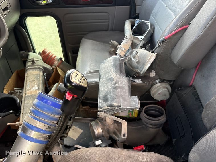 image for item ET7310 2015 Peterbilt 389 semi truck