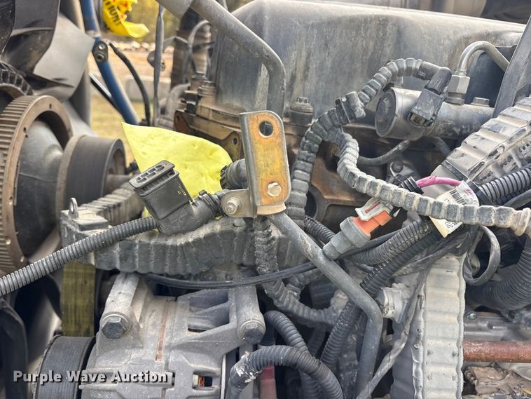 image for item ET7310 2015 Peterbilt 389 semi truck