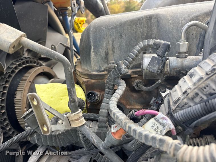 image for item ET7310 2015 Peterbilt 389 semi truck