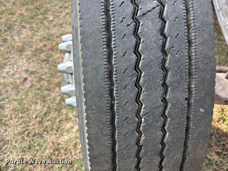 image for item ET7310 2015 Peterbilt 389 semi truck