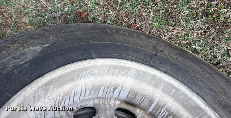 image for item ET7310 2015 Peterbilt 389 semi truck