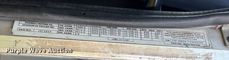 image for item ET7310 2015 Peterbilt 389 semi truck