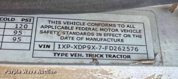 image for item ET7310 2015 Peterbilt 389 semi truck