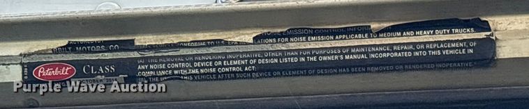 image for item ET7310 2015 Peterbilt 389 semi truck