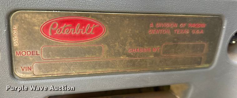 image for item ET7310 2015 Peterbilt 389 semi truck