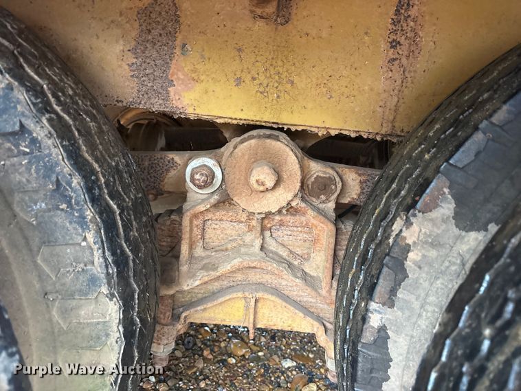 image for item ET7319 1995 Shop built drop deck equipment trailer