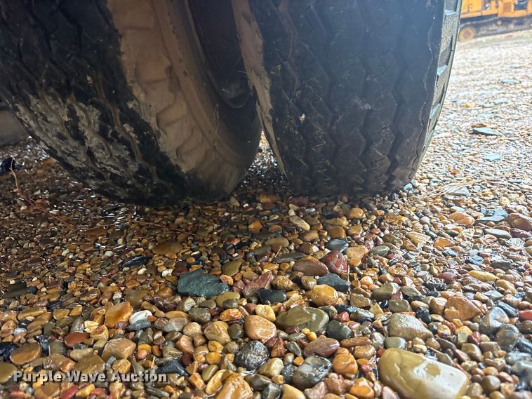 image for item ET7319 1995 Shop built drop deck equipment trailer