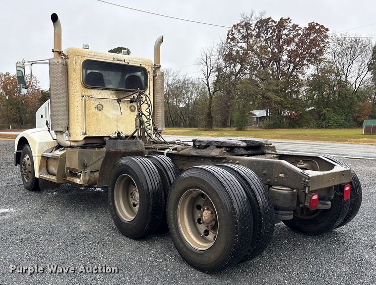 image for item ET7320 2007 Peterbilt 385 semi truck