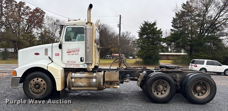 image for item ET7320 2007 Peterbilt 385 semi truck