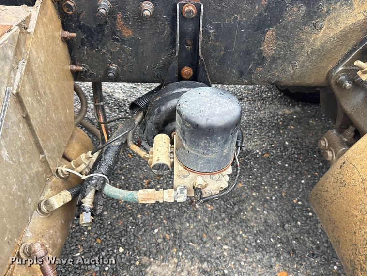 image for item ET7320 2007 Peterbilt 385 semi truck