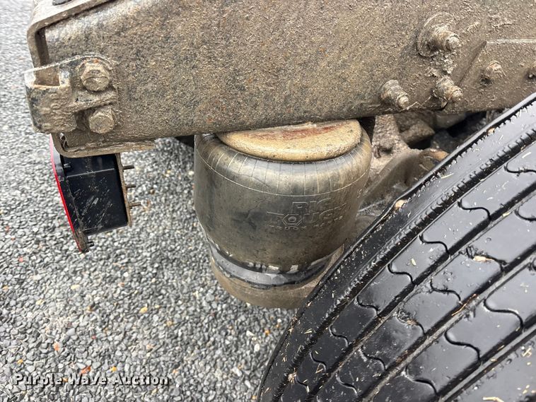 image for item ET7320 2007 Peterbilt 385 semi truck