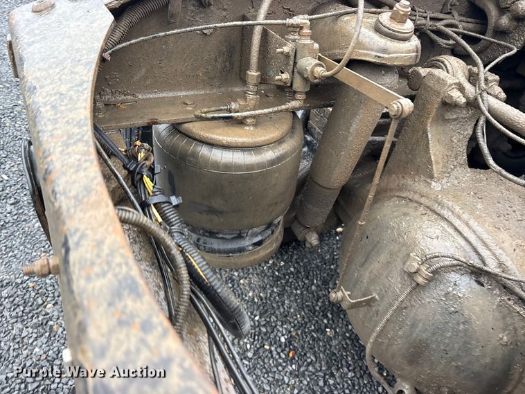 image for item ET7320 2007 Peterbilt 385 semi truck