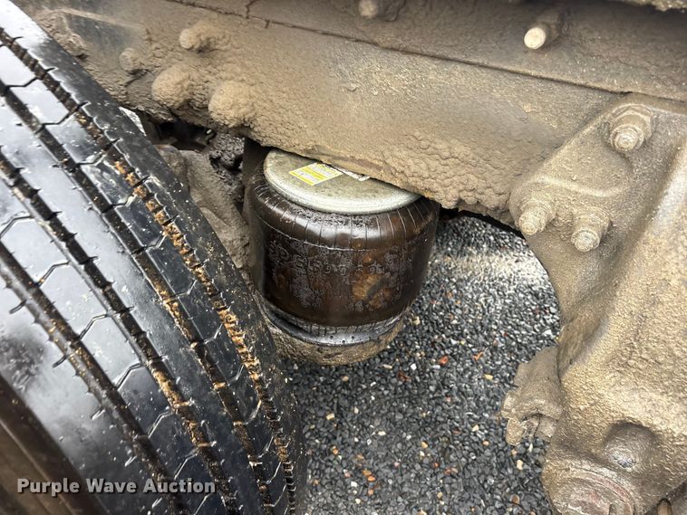 image for item ET7320 2007 Peterbilt 385 semi truck