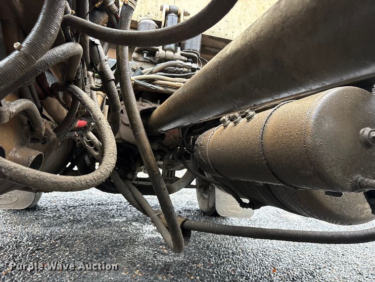 image for item ET7320 2007 Peterbilt 385 semi truck