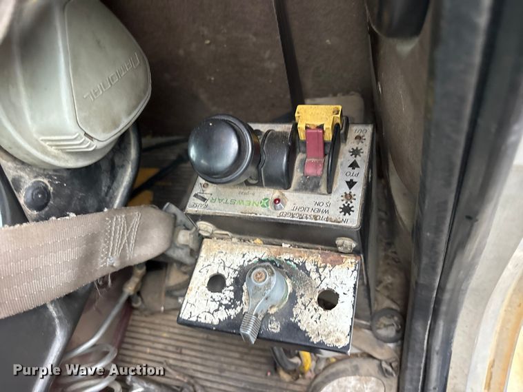 image for item ET7320 2007 Peterbilt 385 semi truck