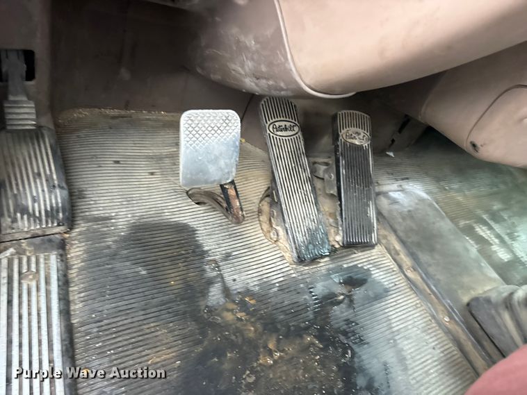 image for item ET7320 2007 Peterbilt 385 semi truck