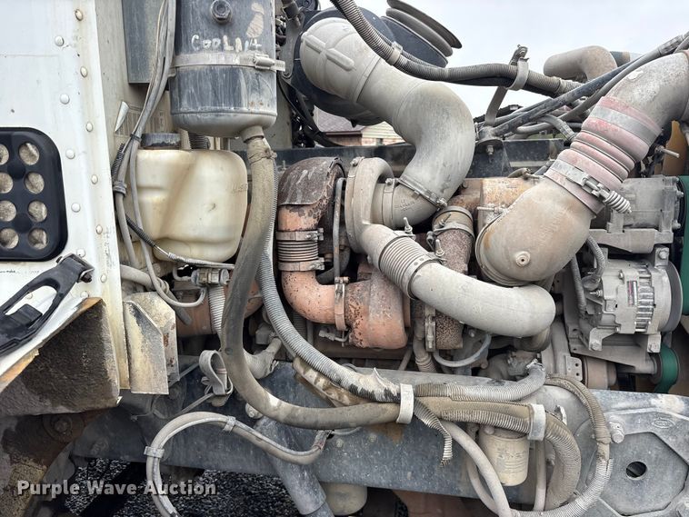 image for item ET7320 2007 Peterbilt 385 semi truck