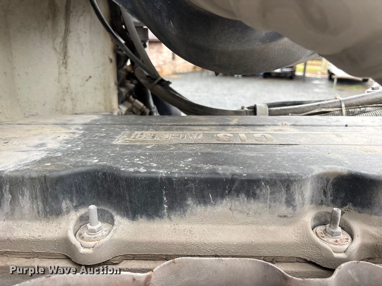 image for item ET7320 2007 Peterbilt 385 semi truck