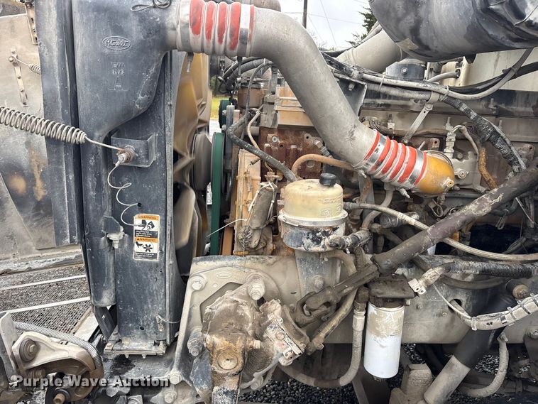 image for item ET7320 2007 Peterbilt 385 semi truck