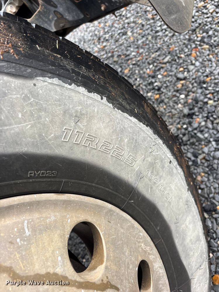 image for item ET7320 2007 Peterbilt 385 semi truck