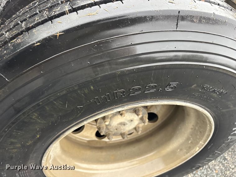 image for item ET7320 2007 Peterbilt 385 semi truck