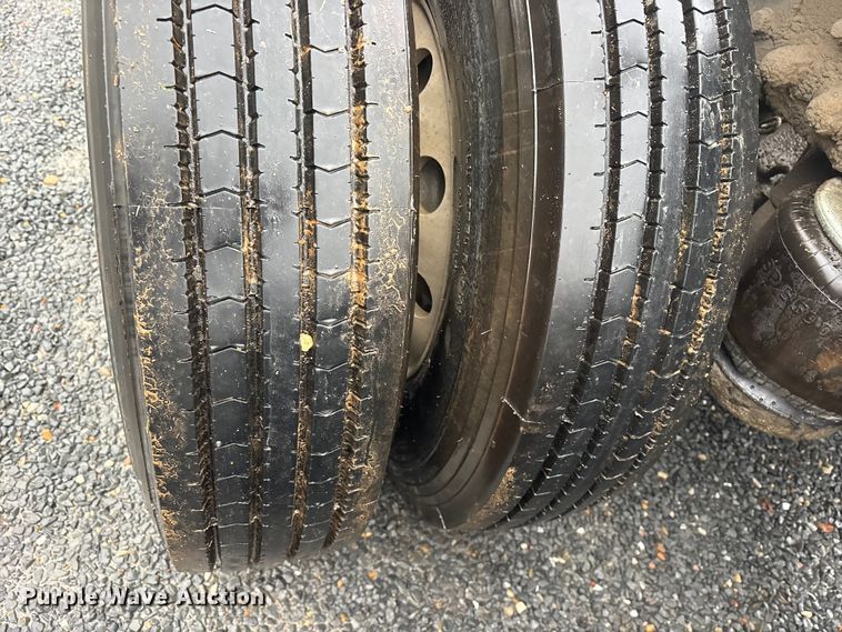 image for item ET7320 2007 Peterbilt 385 semi truck