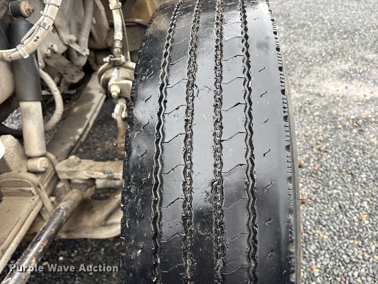 image for item ET7320 2007 Peterbilt 385 semi truck