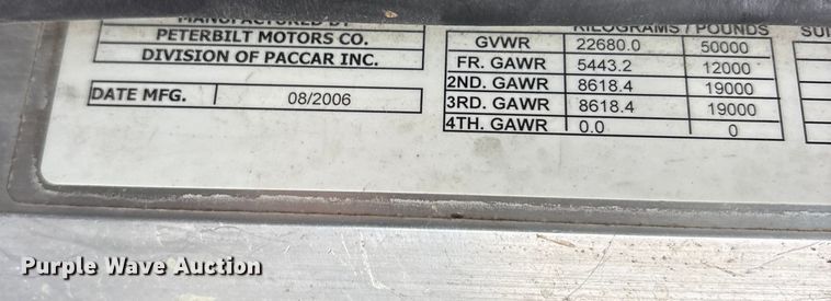 image for item ET7320 2007 Peterbilt 385 semi truck