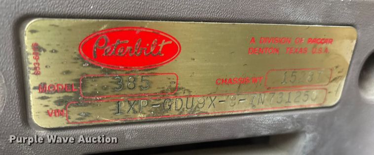 image for item ET7320 2007 Peterbilt 385 semi truck