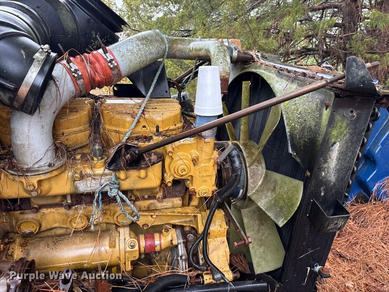 image for item ET7321 2004 Peterbilt 385 truck cab and chassis