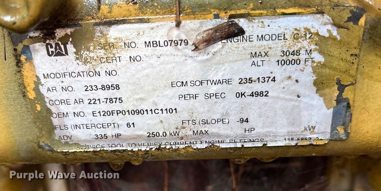 image for item ET7321 2004 Peterbilt 385 truck cab and chassis