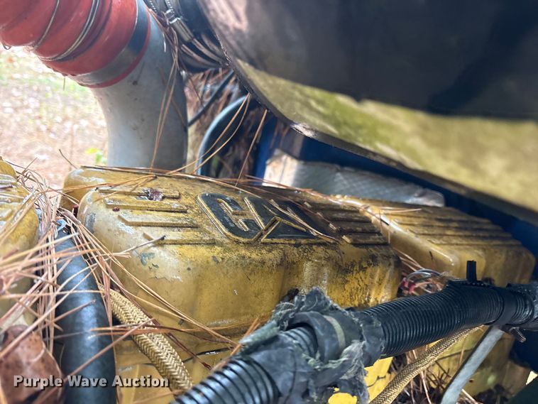 image for item ET7321 2004 Peterbilt 385 truck cab and chassis