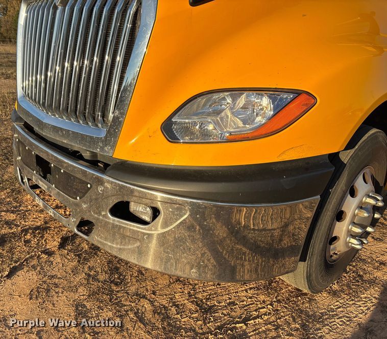 image for item EU2209 2021 International LT625 semi truck